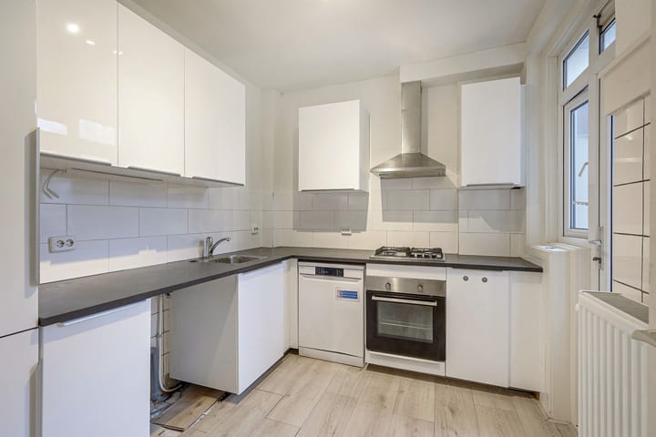 Photo 14 of Van Walbeeckstraat 3-3