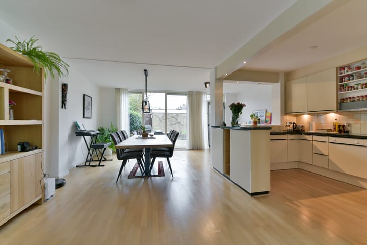 Foto 12 van Albert Schweitzerlaan 49