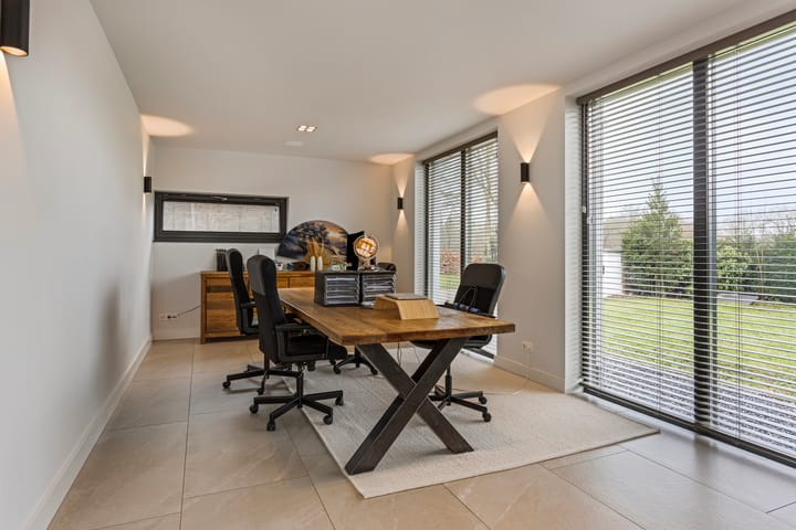 Photo 38 of Meerstraat 46