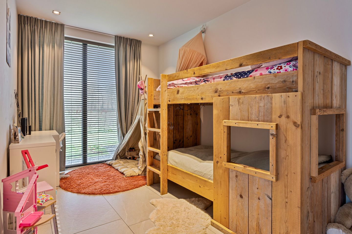 Photo 40 of Meerstraat 46