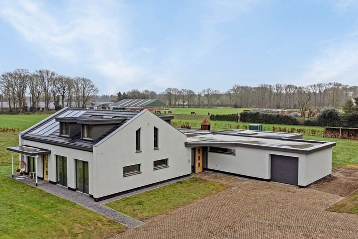 Photo 68 of Meerstraat 46