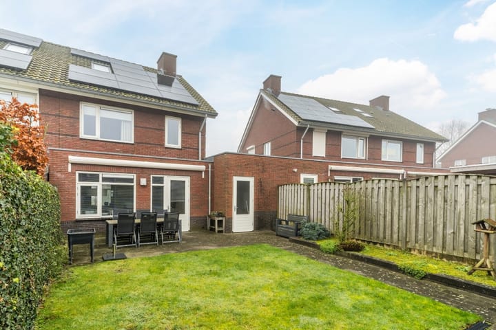 Foto 2 van in d' Hoef 84