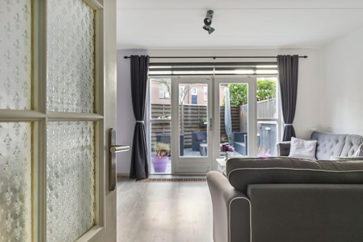 Photo 7 of Karrespoor 1