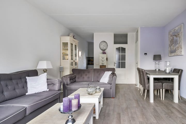 Photo 10 of Karrespoor 1