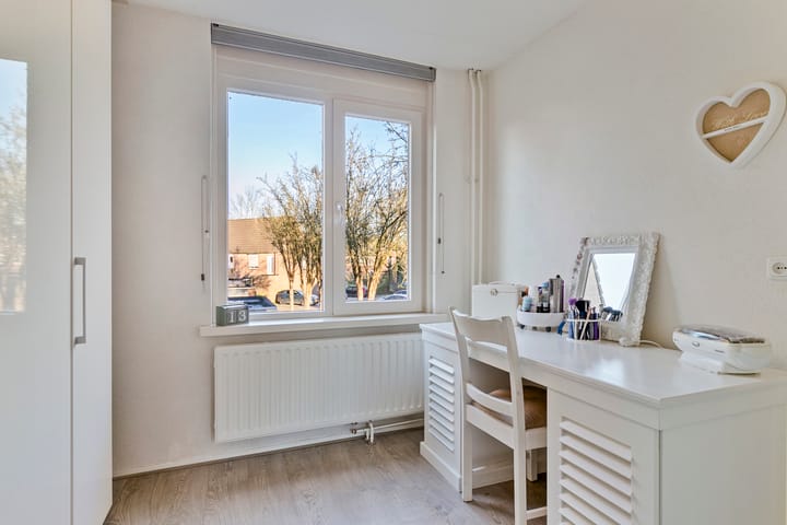 Photo 19 of Karrespoor 1