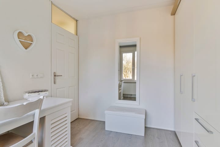 Photo 20 of Karrespoor 1