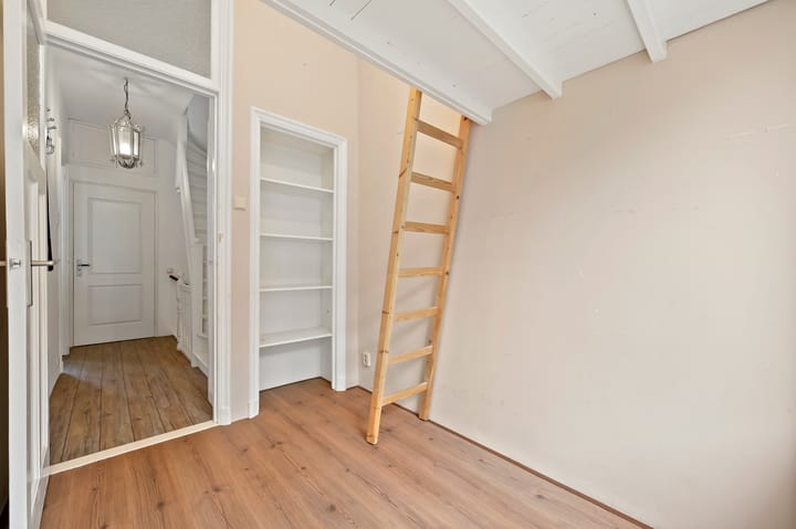 Photo 22 of Van Egmondstraat 60