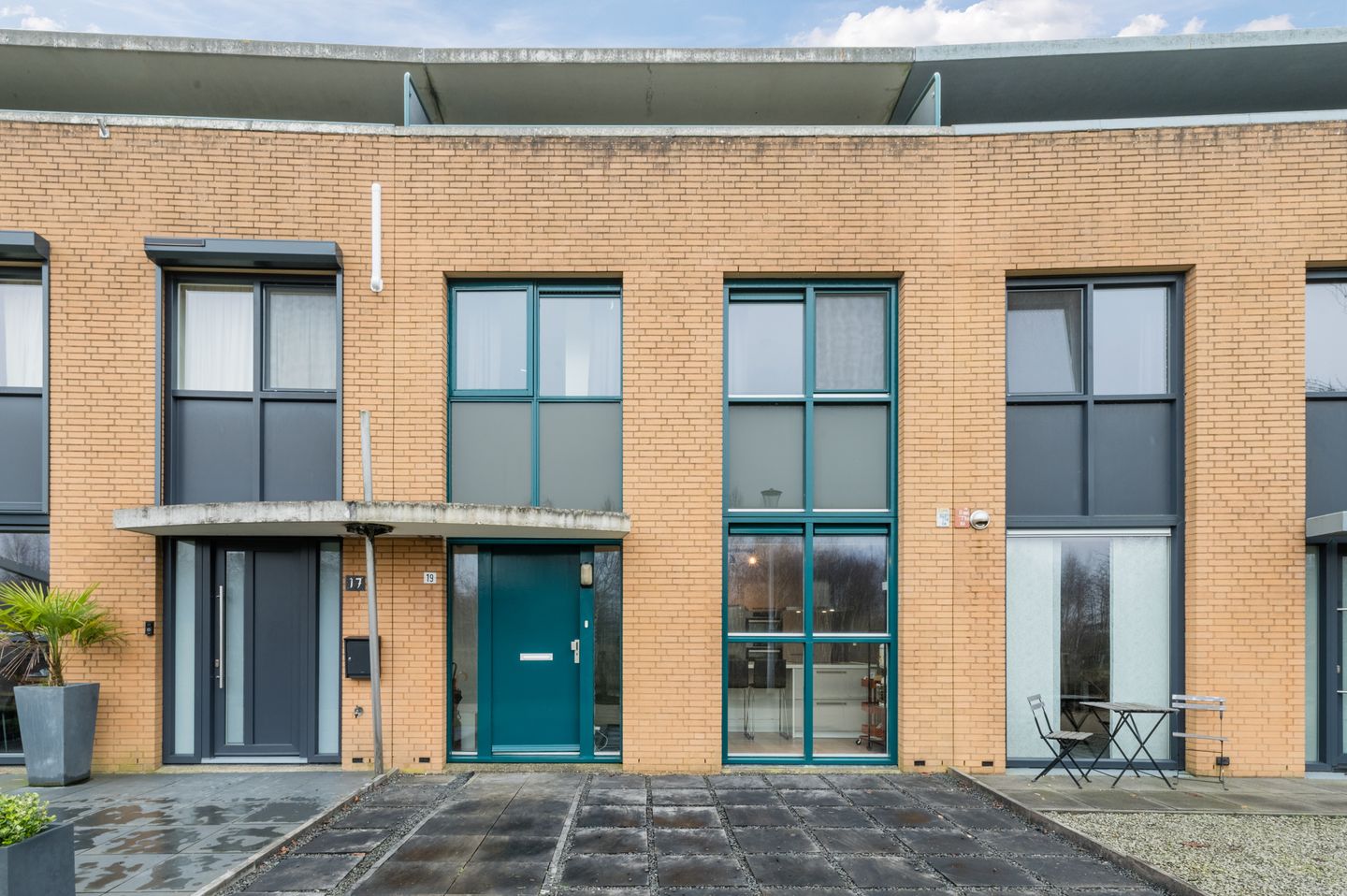 Photo 4 of Ommenstraat 19