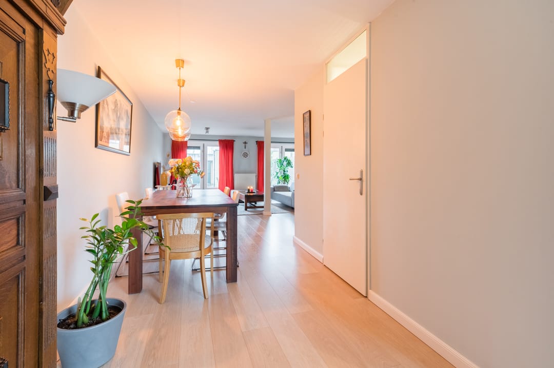 Photo 8 of Ommenstraat 19