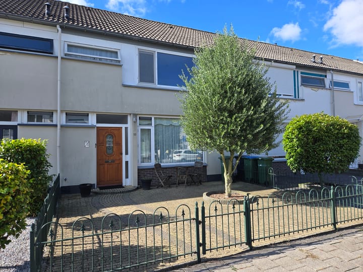 Foto 1 van Merelstraat 12