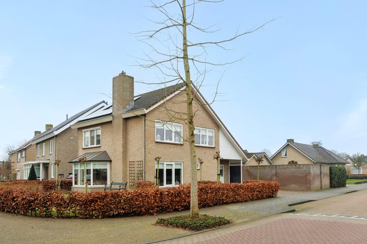 Foto 1 van Simon van den Berghstraat 58