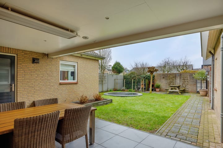 Foto 15 van Simon van den Berghstraat 58