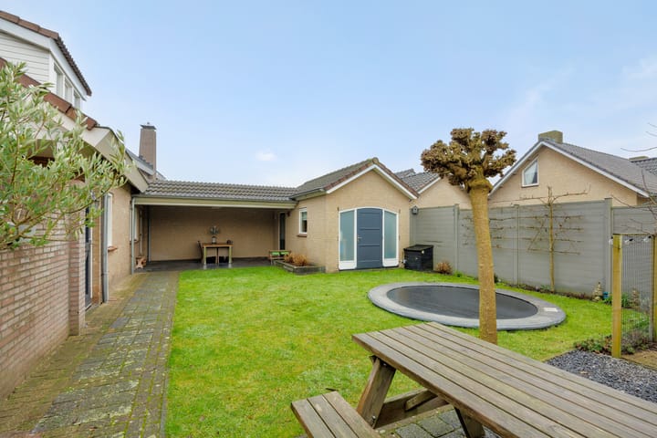 Foto 18 van Simon van den Berghstraat 58