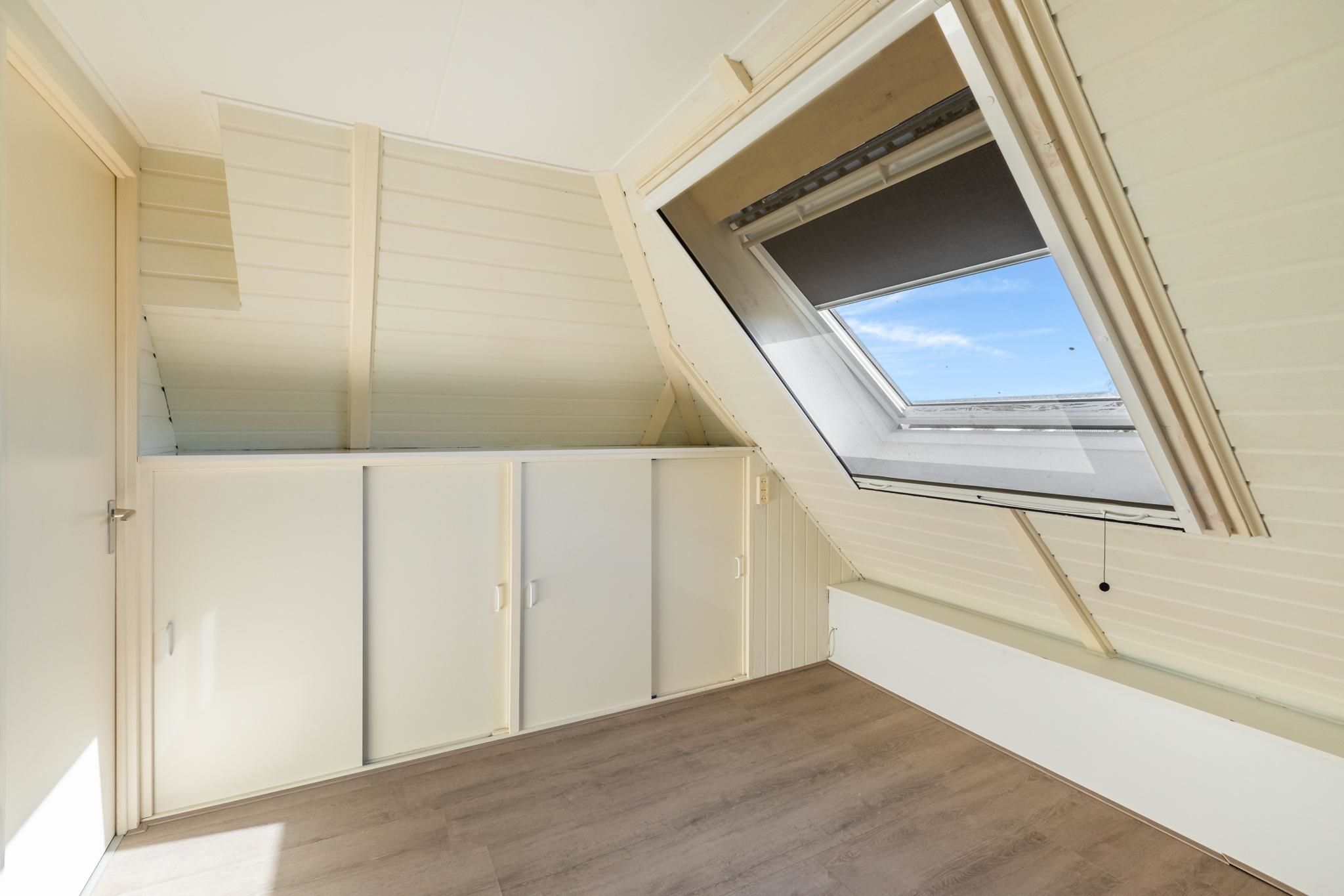 Foto 12 van Zuideruitweg 1