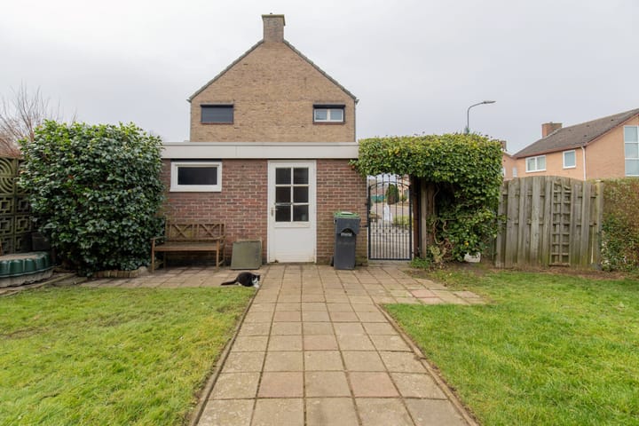 Foto 15 van Burg. Wemansstraat 21