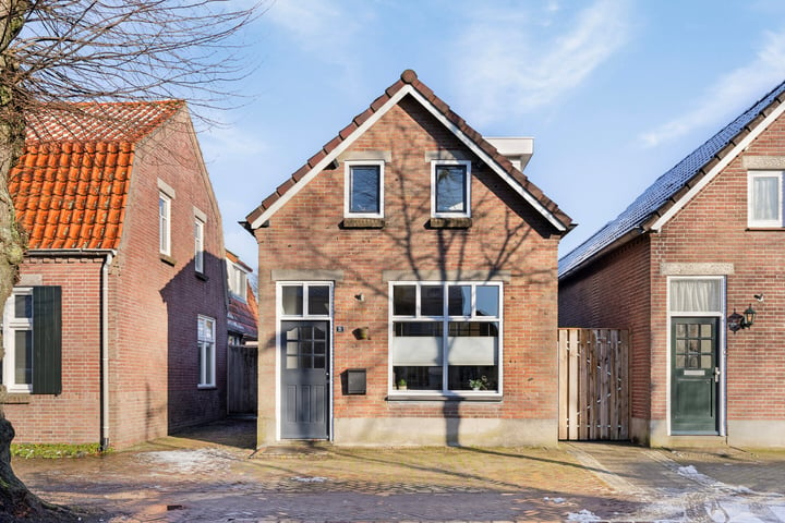 View photo of Pastoor Castelijnsstraat 21