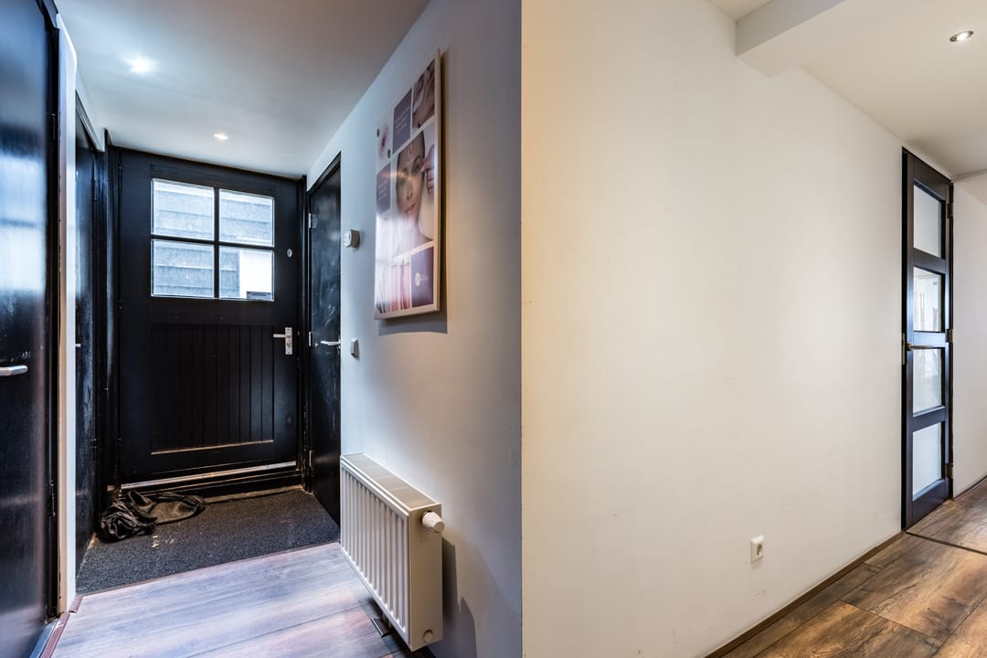 Photo 11 of Voorstraat 130
