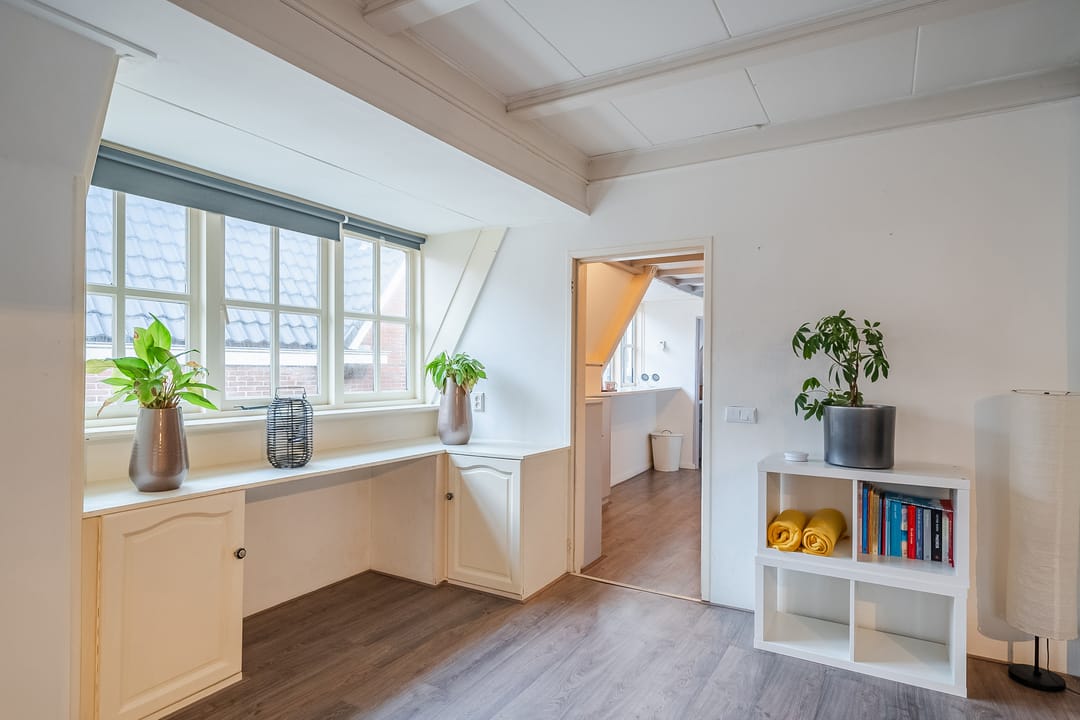 Photo 37 of Voorstraat 130