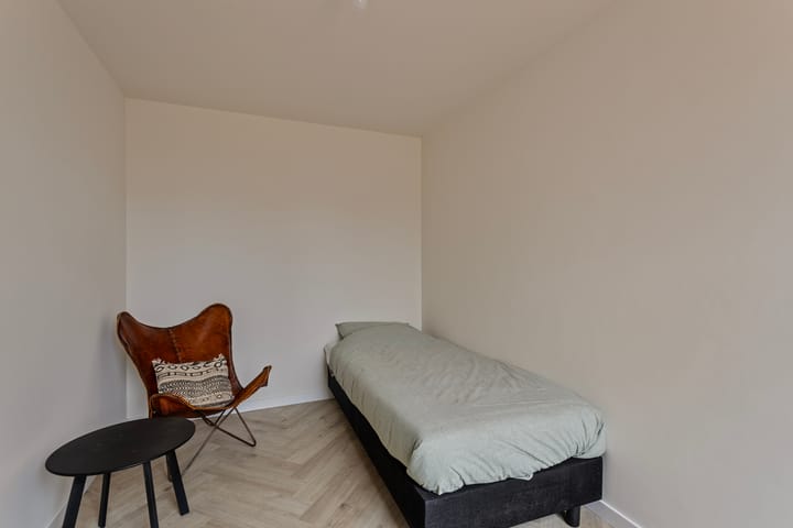 Foto 15 van Burg. Hoenstraat 6-A