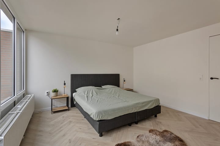 Foto 19 van Burg. Hoenstraat 6-A