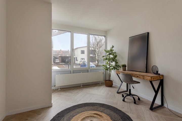 Foto 21 van Burg. Hoenstraat 6-A