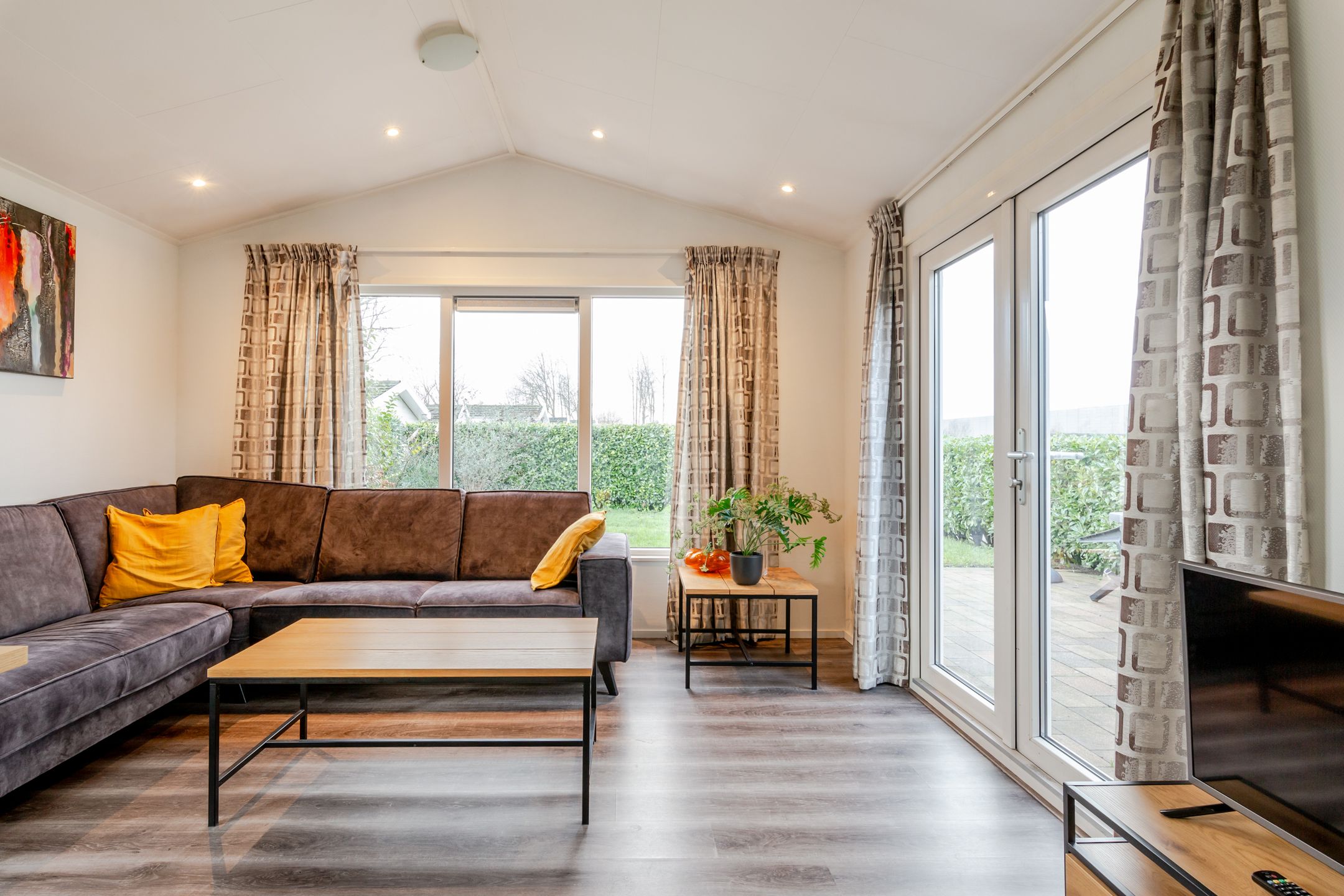 2-bedroom freehold villa in Halfweg — photo 3 of 5