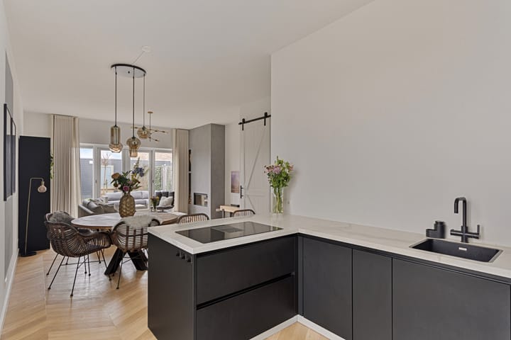 Foto 9 van Properziastraat 1