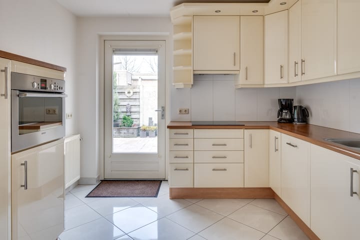 Foto 10 van Burgemeester Buskensstraat 31