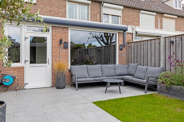 Photo 25 of Meidoornstraat 18