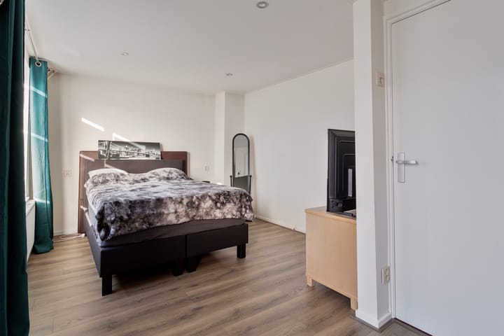 Foto 24 van Outshoornstraat 1