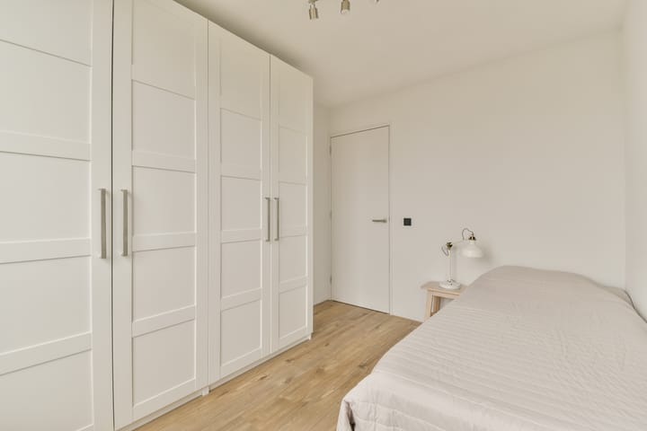 Photo 19 of Bernard Shawsingel 368