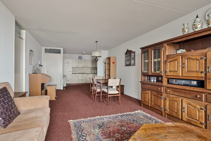 Foto 2 van Middeldijkerplein 136