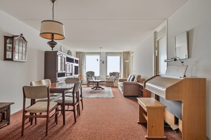 Foto 1 van Middeldijkerplein 136