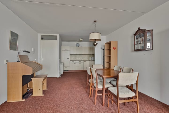 Foto 6 van Middeldijkerplein 136