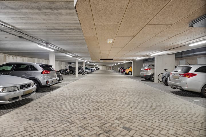 Foto 15 van Middeldijkerplein 136