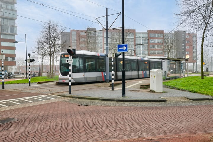 Foto 23 van Middeldijkerplein 136