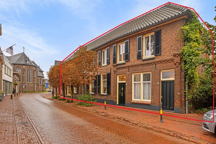 View photo 1 of Grotestraat 17