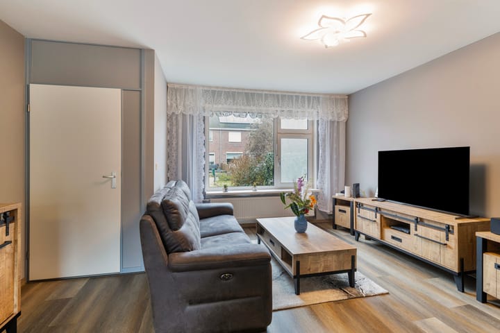 Foto 8 van Weegbree 14