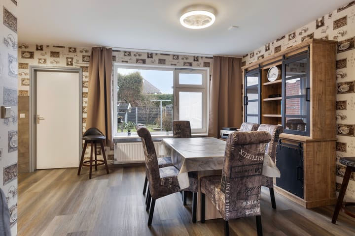 Foto 12 van Weegbree 14