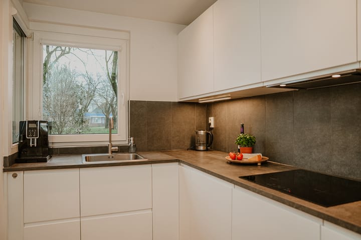 Photo 11 of Van Utenhoveweg 26