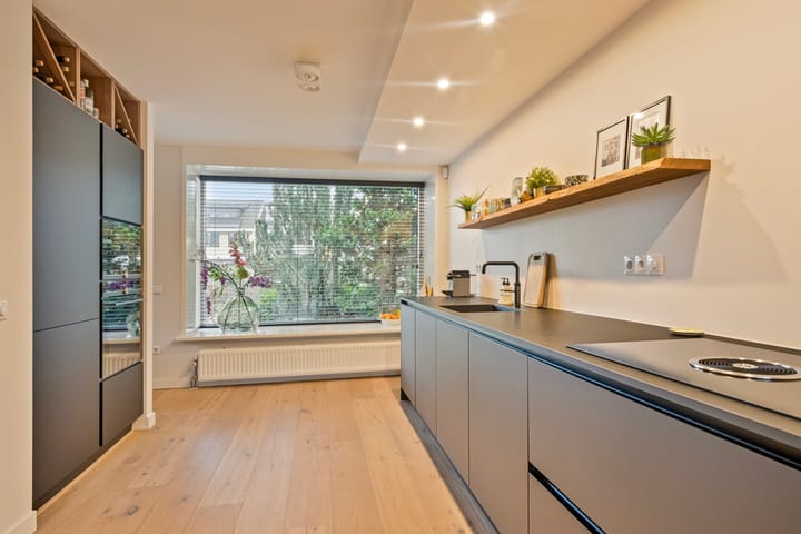 Foto 14 van Rossinistraat 10