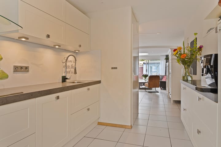 Photo 11 of Leonard Bernsteinstraat 34