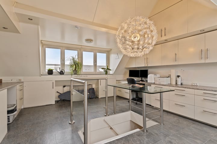 Photo 31 of Leonard Bernsteinstraat 34