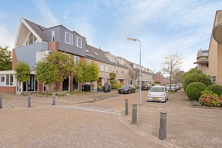 Photo 35 of Leonard Bernsteinstraat 34