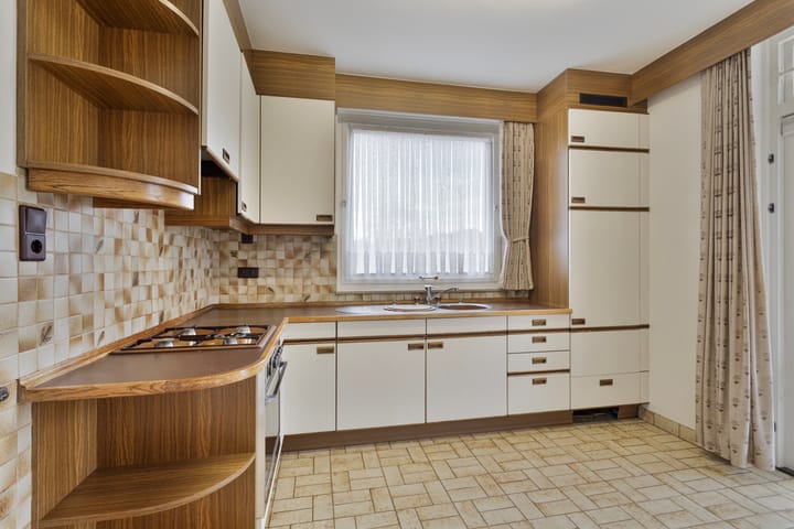 Photo 10 of Emmastraat 22