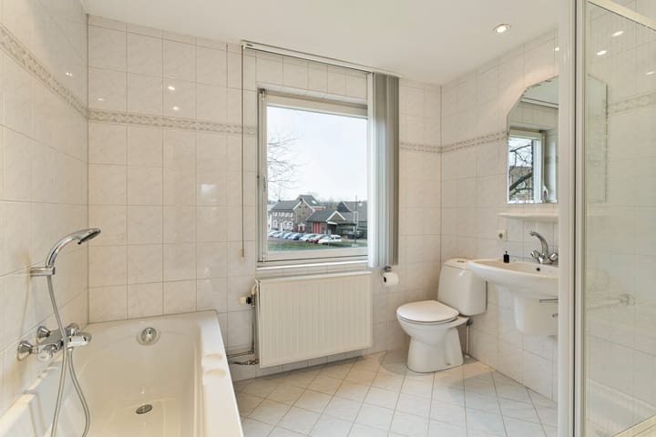 Photo 15 of Emmastraat 22