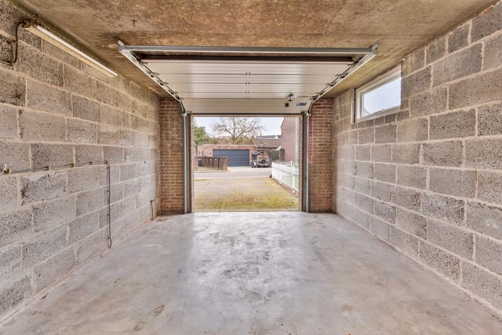 Photo 38 of Emmastraat 22