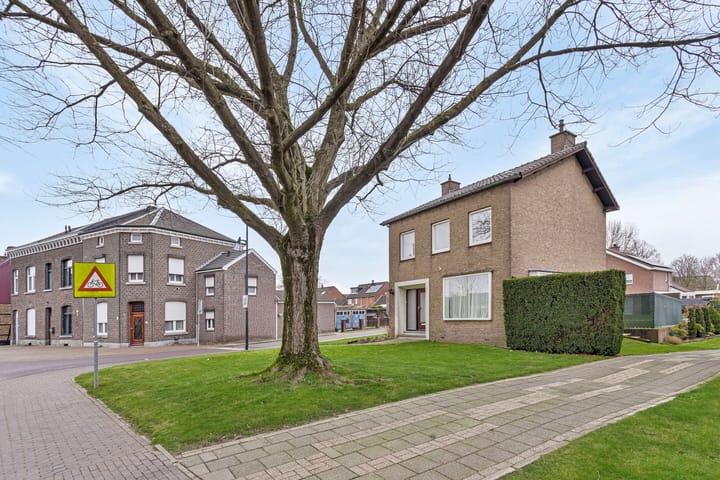 Photo 48 of Emmastraat 22