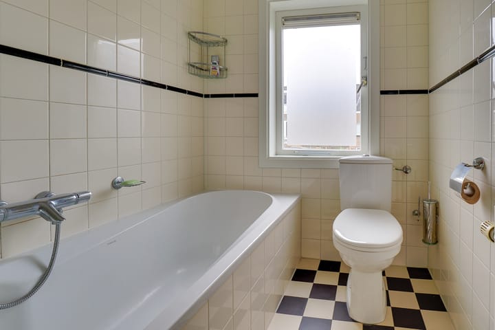 Foto 35 van Jan Luykenstraat 10