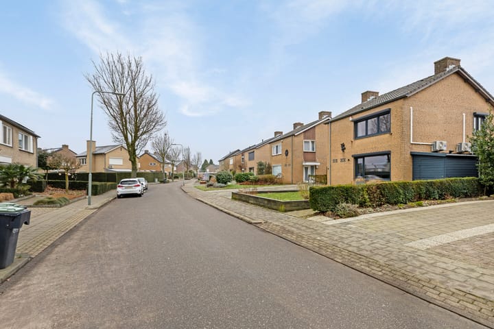 Foto 4 van Burg. Smeetsstraat 31